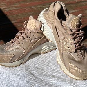 Nike Air Huarache size 8.5  Light Soft Pink/Shimmer-white